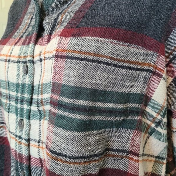 American Eagle Cropped Button Down Flannel NWOT - Picture 5 of 15